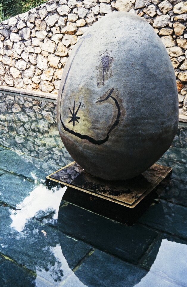 Sculptor ceramist egg