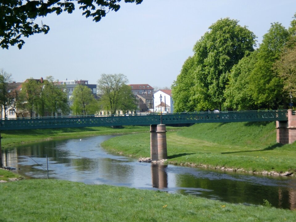 Dam murg valley town