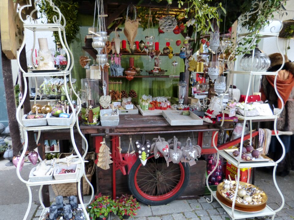 Sales stand christmas decorations sell