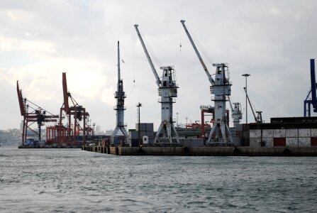 Haydarpasa sea port giant crane photo