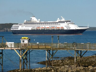 Ships tourists tour photo