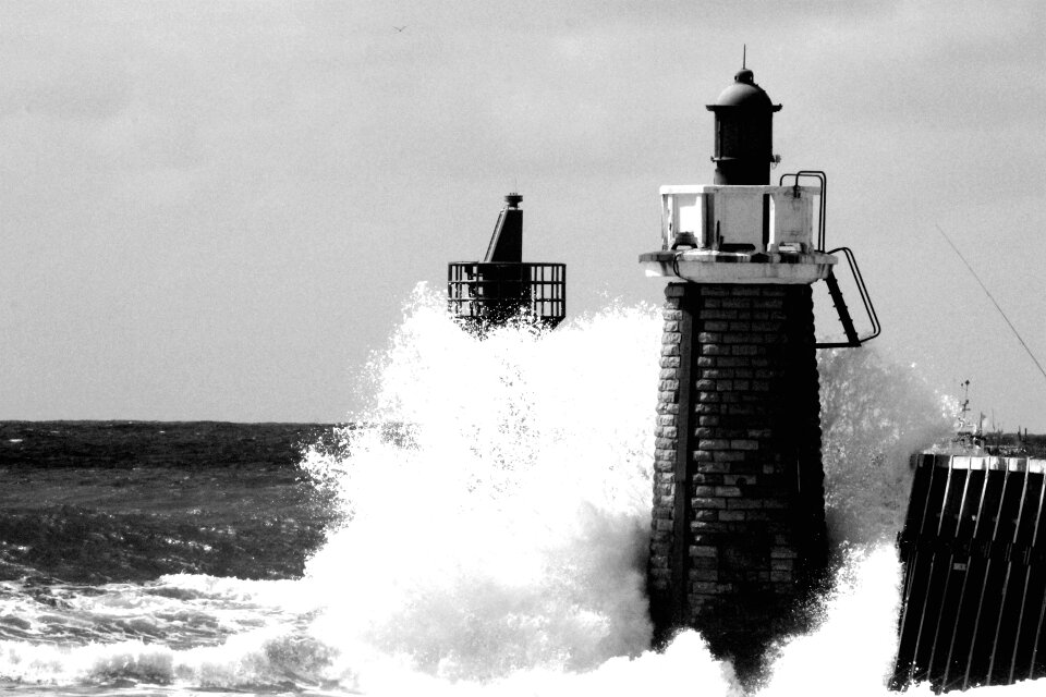 Light house waves