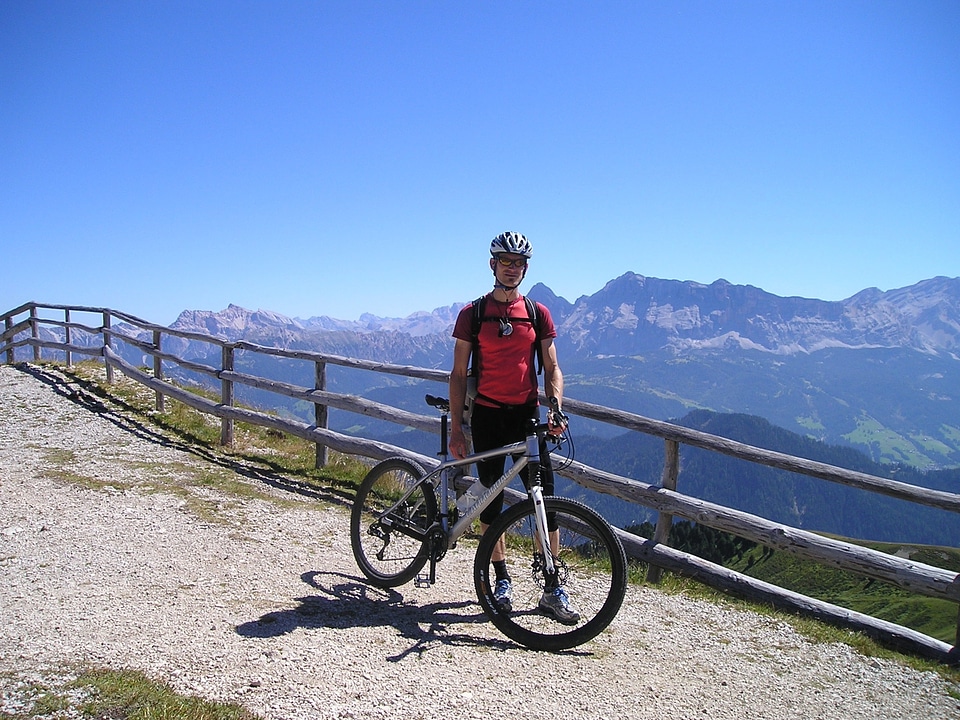 Mountain bike bike tour