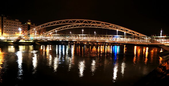 Dark light bridge