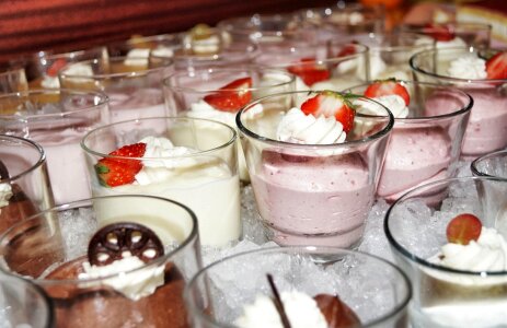 Eat mousse au chocolat strawberry cream photo