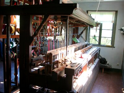 Craft thread weaving