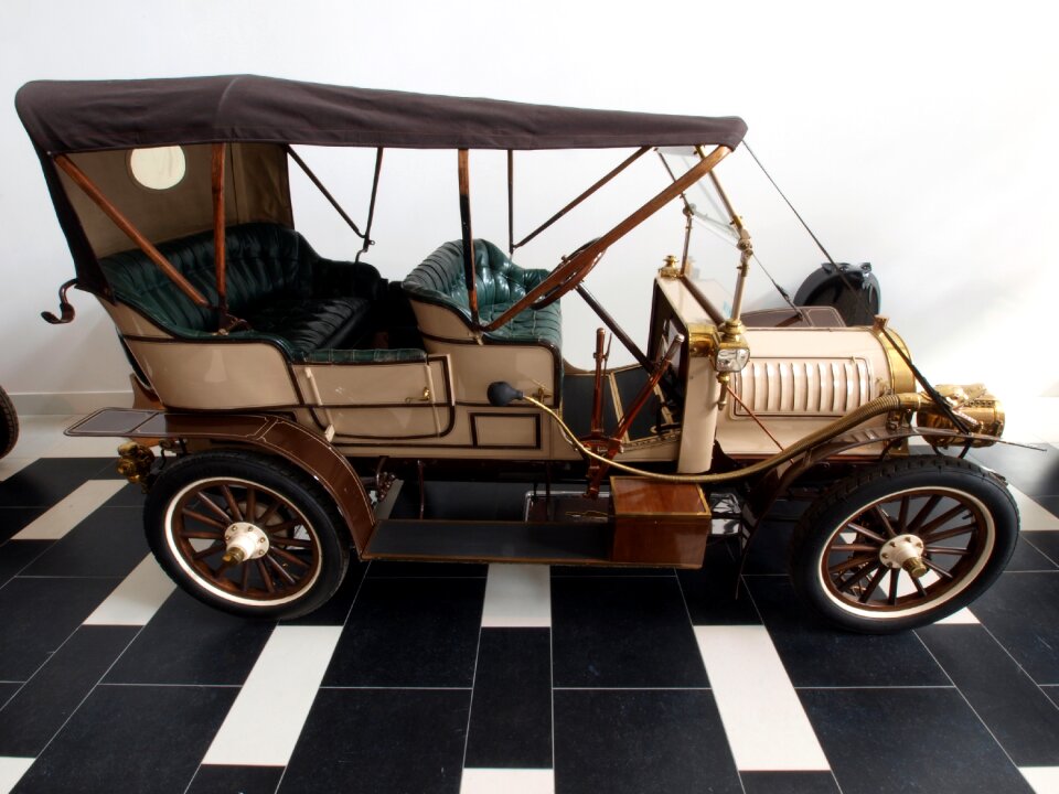 Vehicle motor vehicle machine