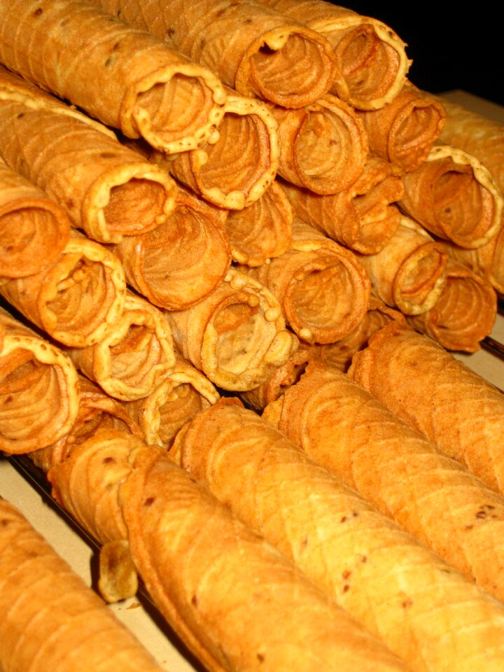New year's rolls bake food