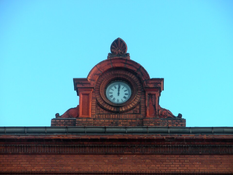 Bricks time hour