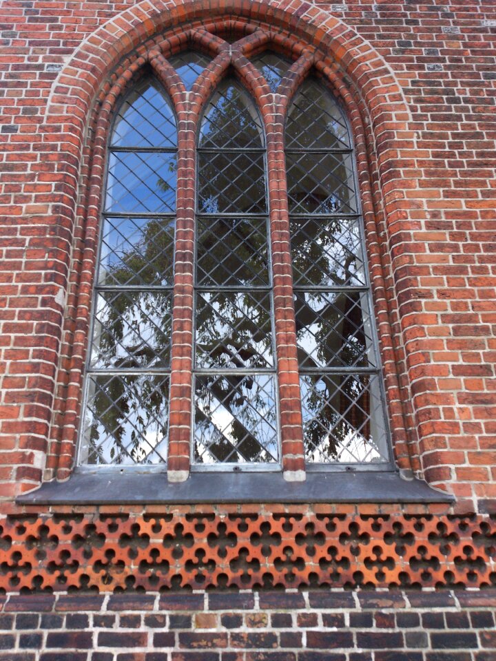 Gothic brick pattern mirroring