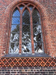 Gothic brick pattern mirroring