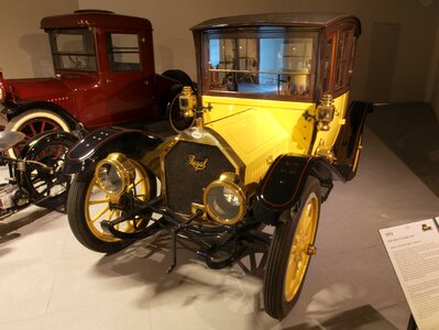 Automobile engine internal combustion