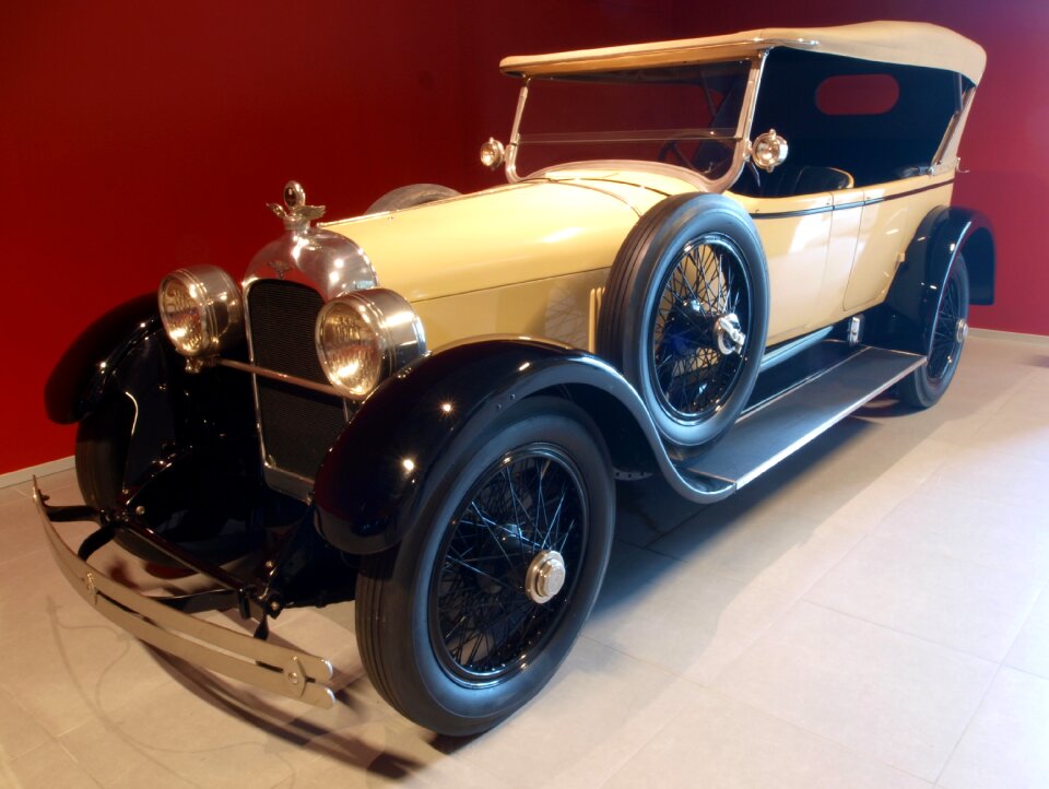 Automobile vehicle motor vehicle