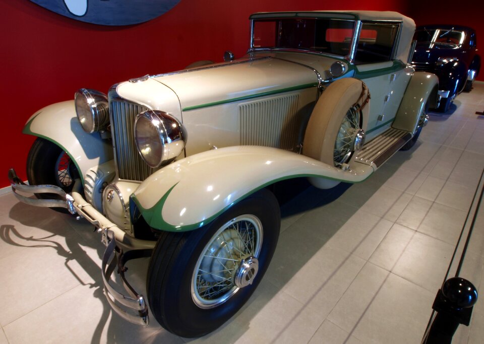 Automobile vehicle motor vehicle
