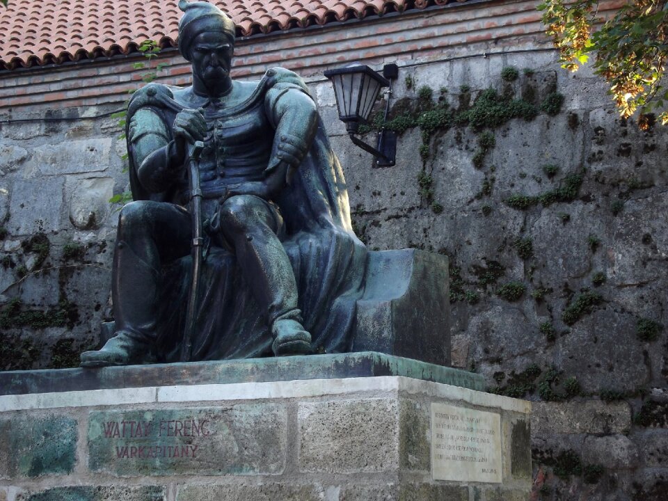 Wattay captain statue