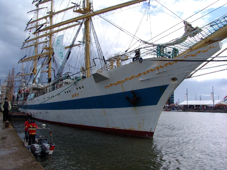 Ships sailing boat boat