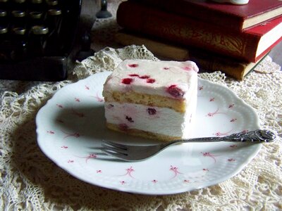 Porcelain cake plate