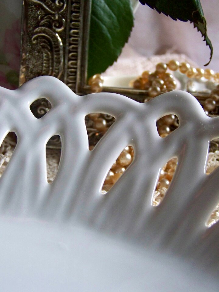 Porcelain pearl white