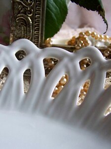 Porcelain pearl white