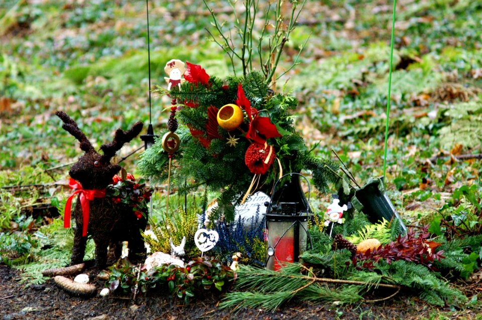 Graves tombstone urn
