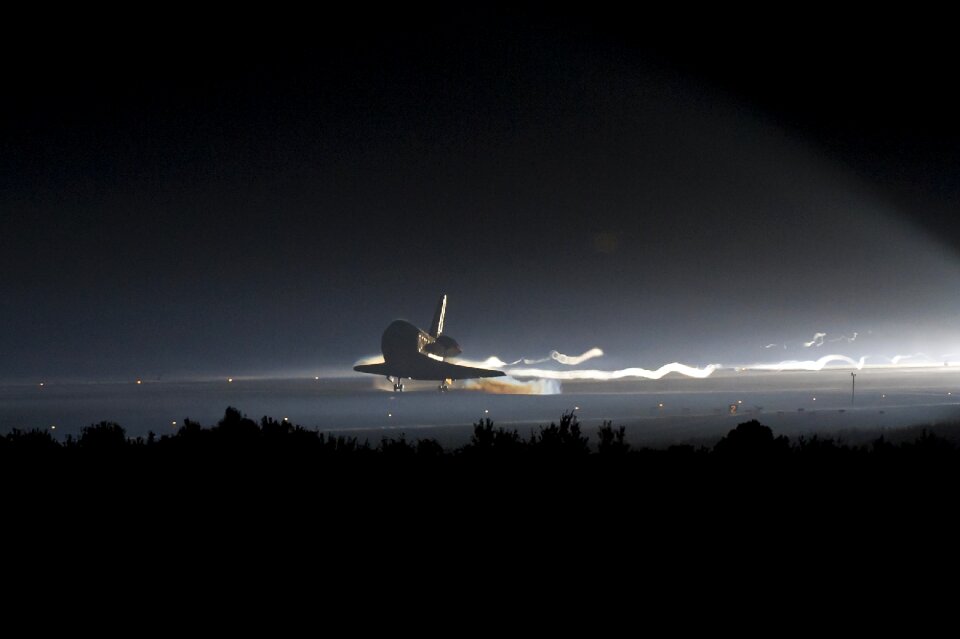 Night evening aircraft