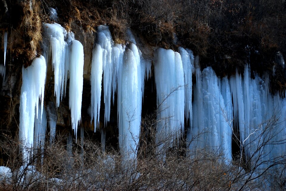 Waterfall dripping mountains