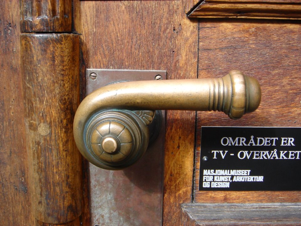Knob crank passepartout