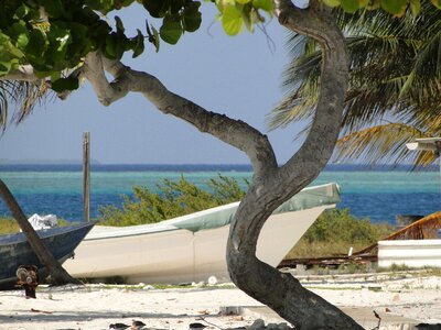 Boat sea horizon