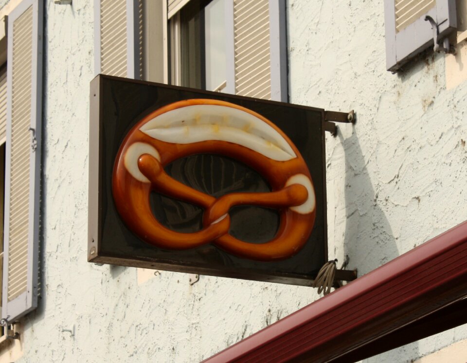 Advertising shield house
