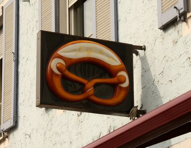 Advertising shield house