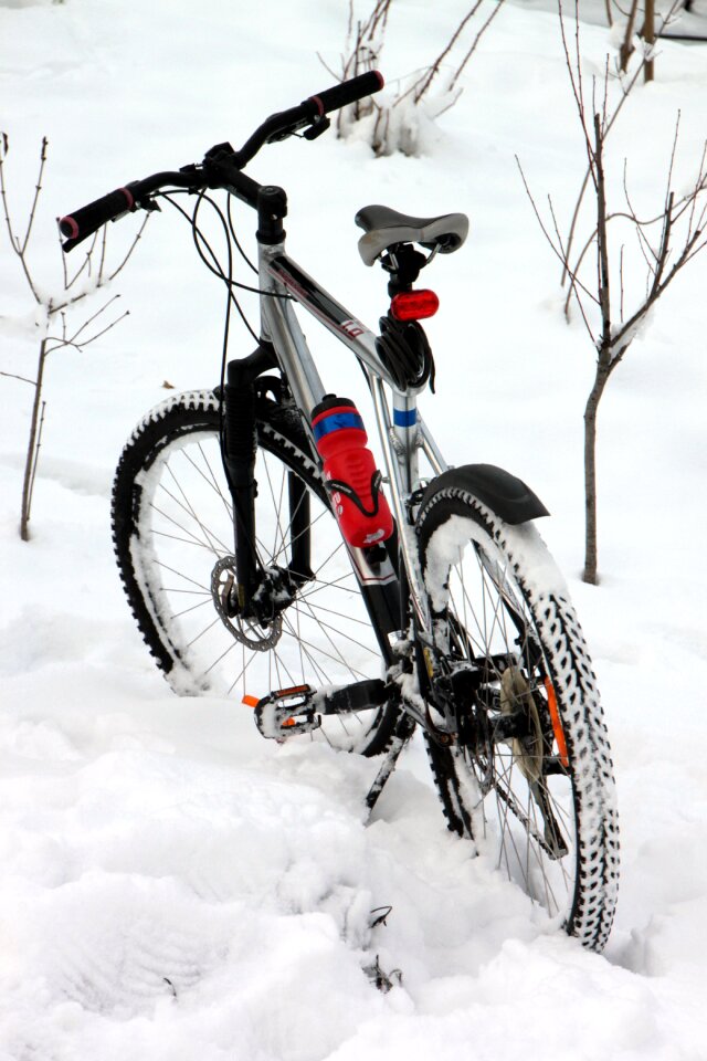Mountain riding snow