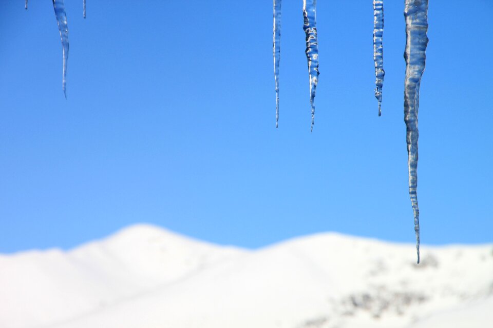 House ice icicles photo