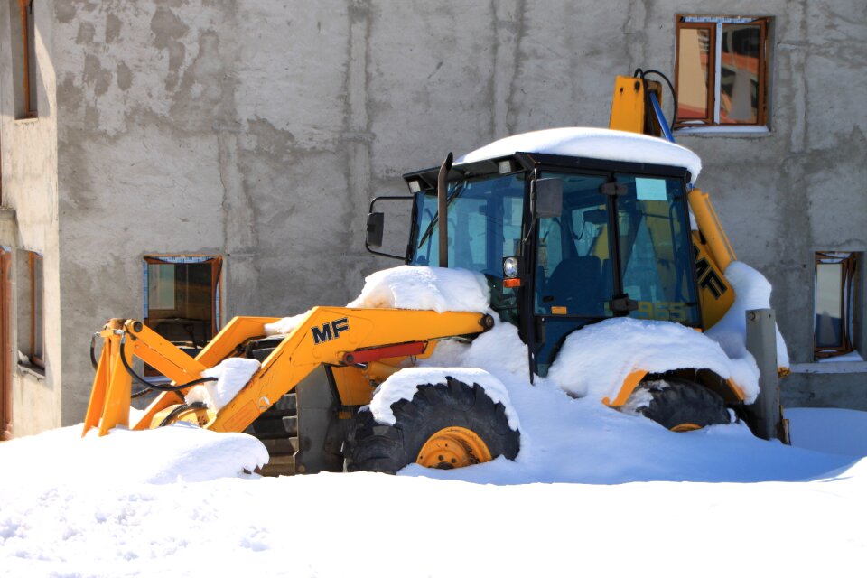 Snowplow loader snow