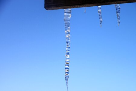 House ice icicles photo