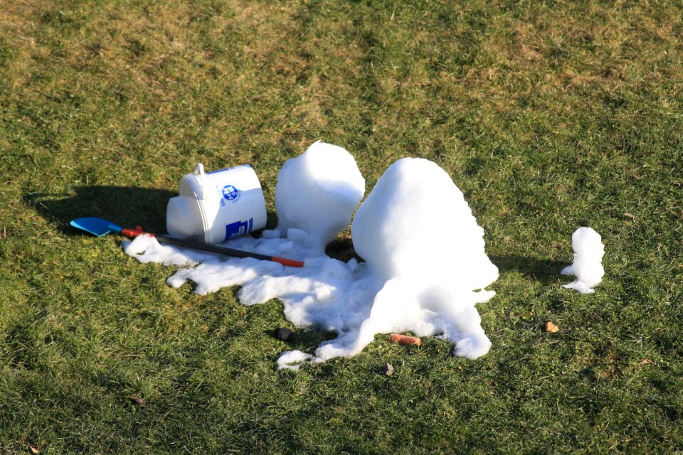 Snow snowman snow melt