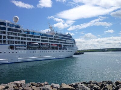 Water cruise vessel