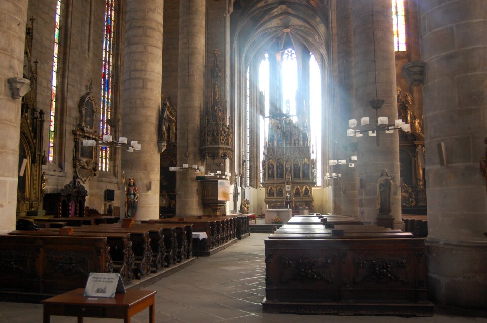 Columns stained glass window pray
