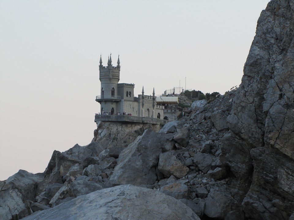 Rocks swallow's nest castle