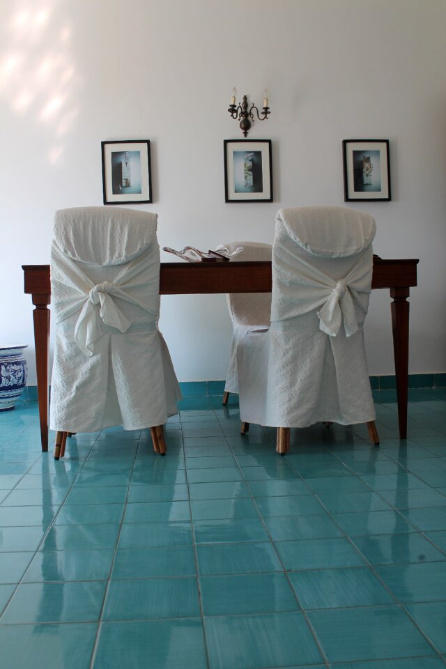 Seats architecture table