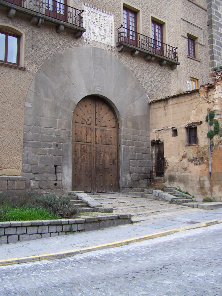 Doorway house coat of arms