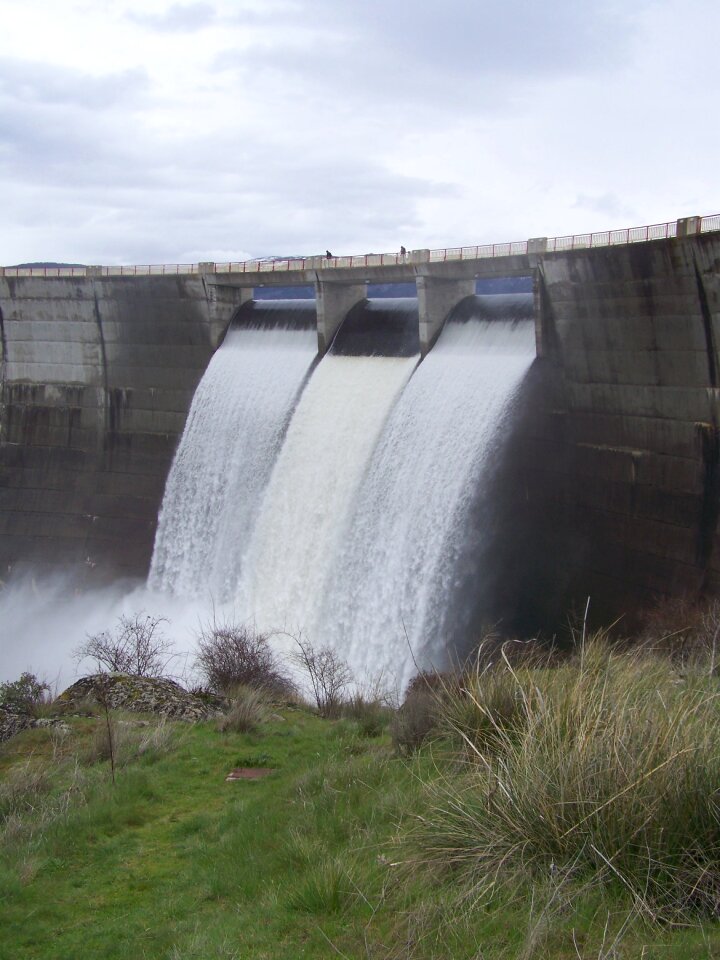 Spillway civil works engineering