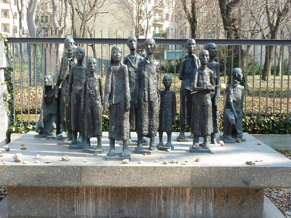 Statue city cold