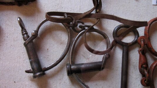 Handcuffs mutiny caught
