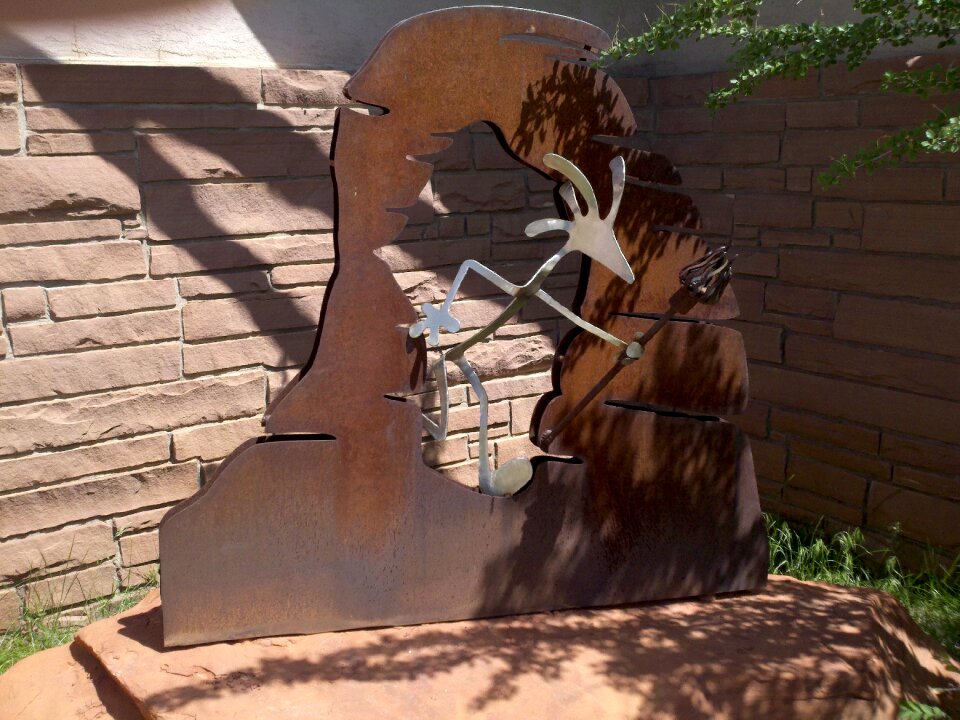 Statue metal tourism