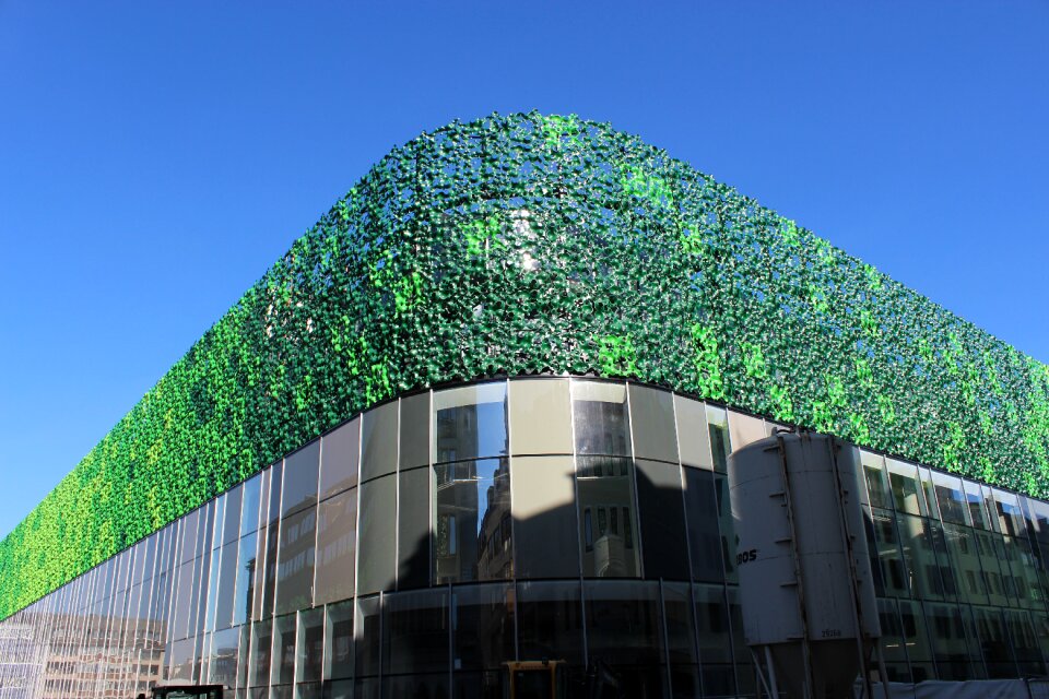 Facade glass metal