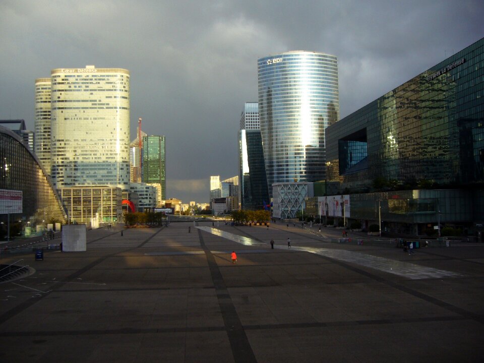 La defense sky clouds