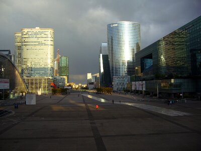 La defense sky clouds