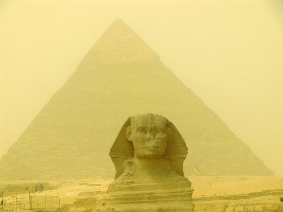 Pyramid egypt shinx