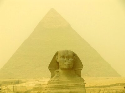Pyramid egypt shinx