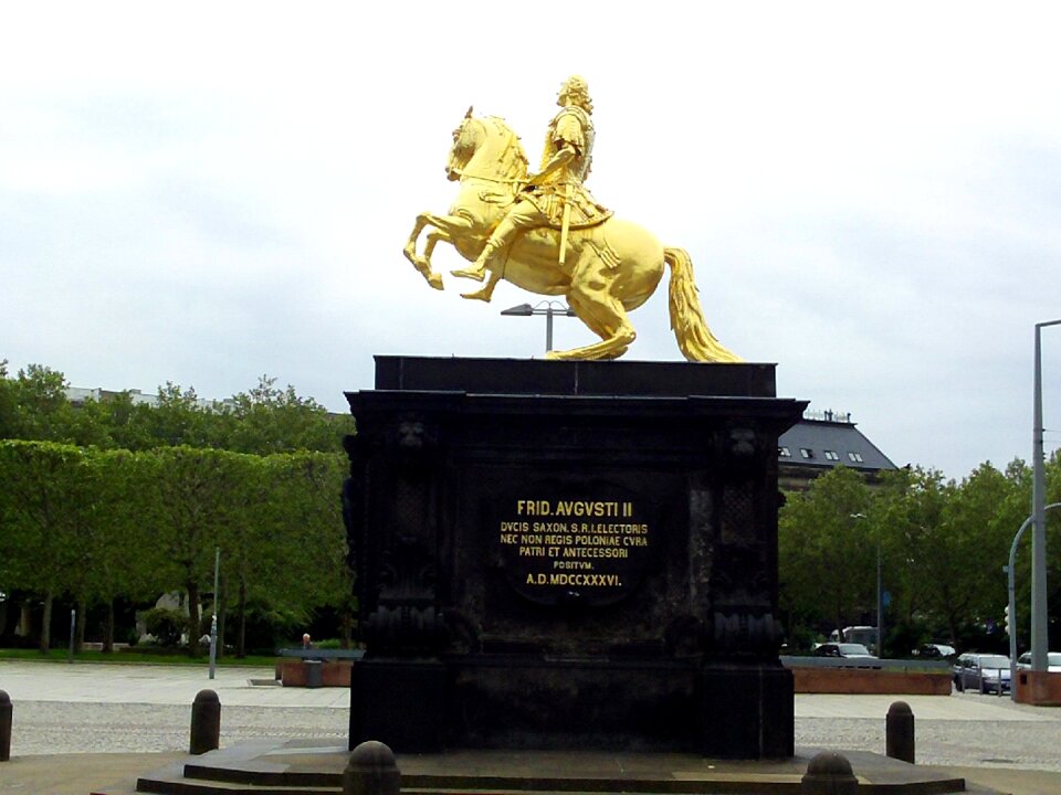 Horse reiter monument